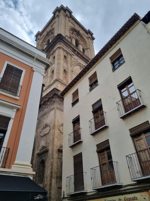 דירות גרנדה Exclusividad A Pie De La Torre De La Catedral מראה חיצוני תמונה